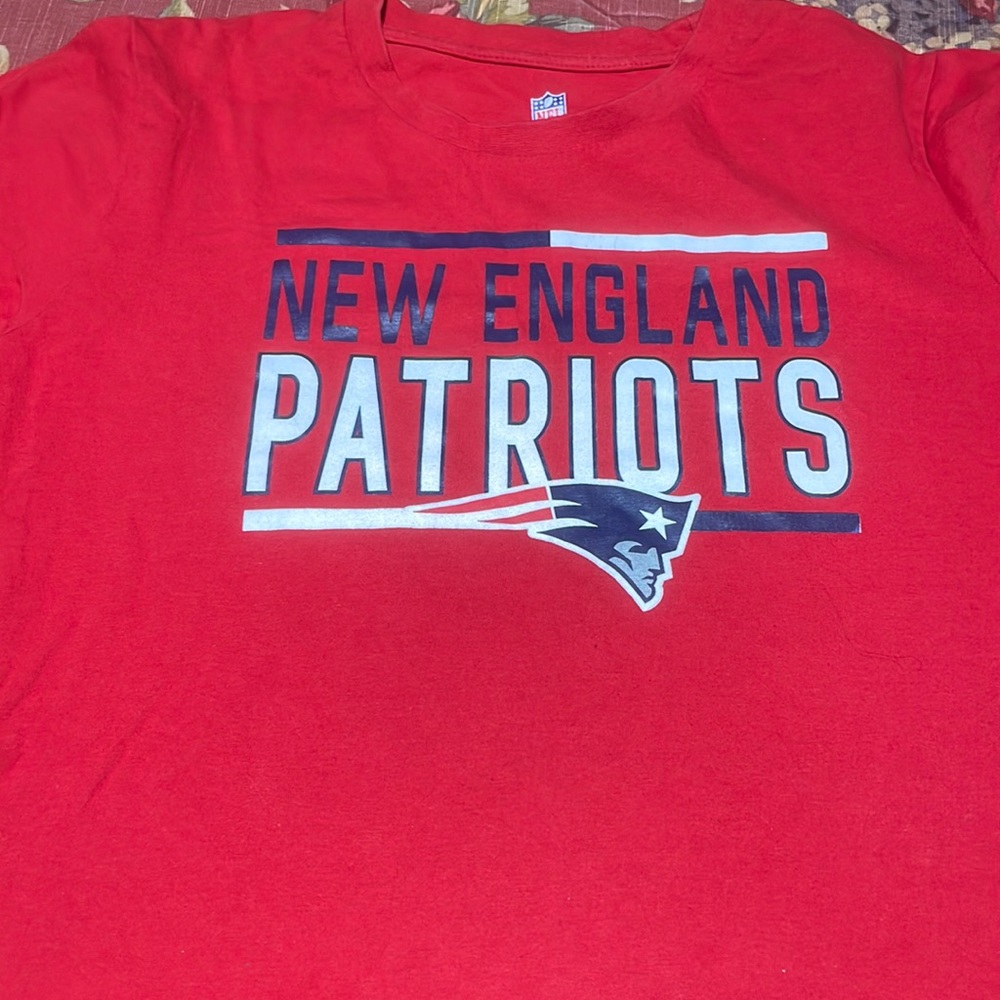 Red New England Patriots, short sleeve, tee boys, large